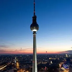 romantic-style-apartment-berlin-alexanderplatz.find-berlin-hotels.com/